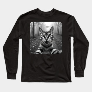Cat Selfie with Alien, Cat Lovers Gifts for Men, Women & Kids Long Sleeve T-Shirt