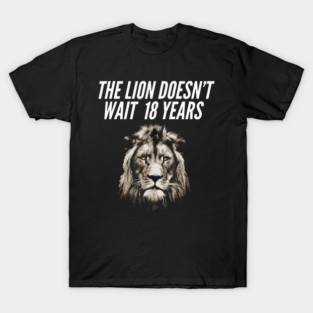 Funny Lion Meme The Lion Does Not Wait Eighteen Years Gen Z Humor Design T-Shirt