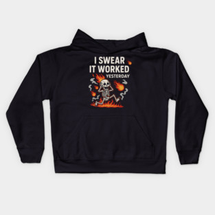 I Swear It Worked Yesterday – Funny Debugging Skeleton Kids Hoodie