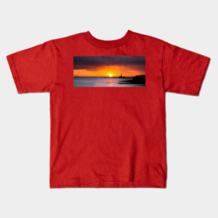 Sunrise at Collywell Bay in Northumberland Kids T-Shirt